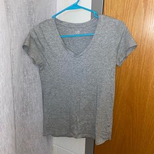 Super cute grey Tee-Shirt!